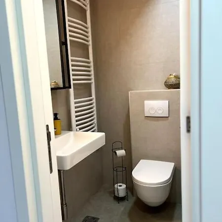 Cozy Near The Center *